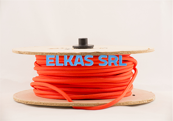 Nossos cabos são certificados. Eles também têm um processo de colagem que os impede de serem desintegrados em sua armadura